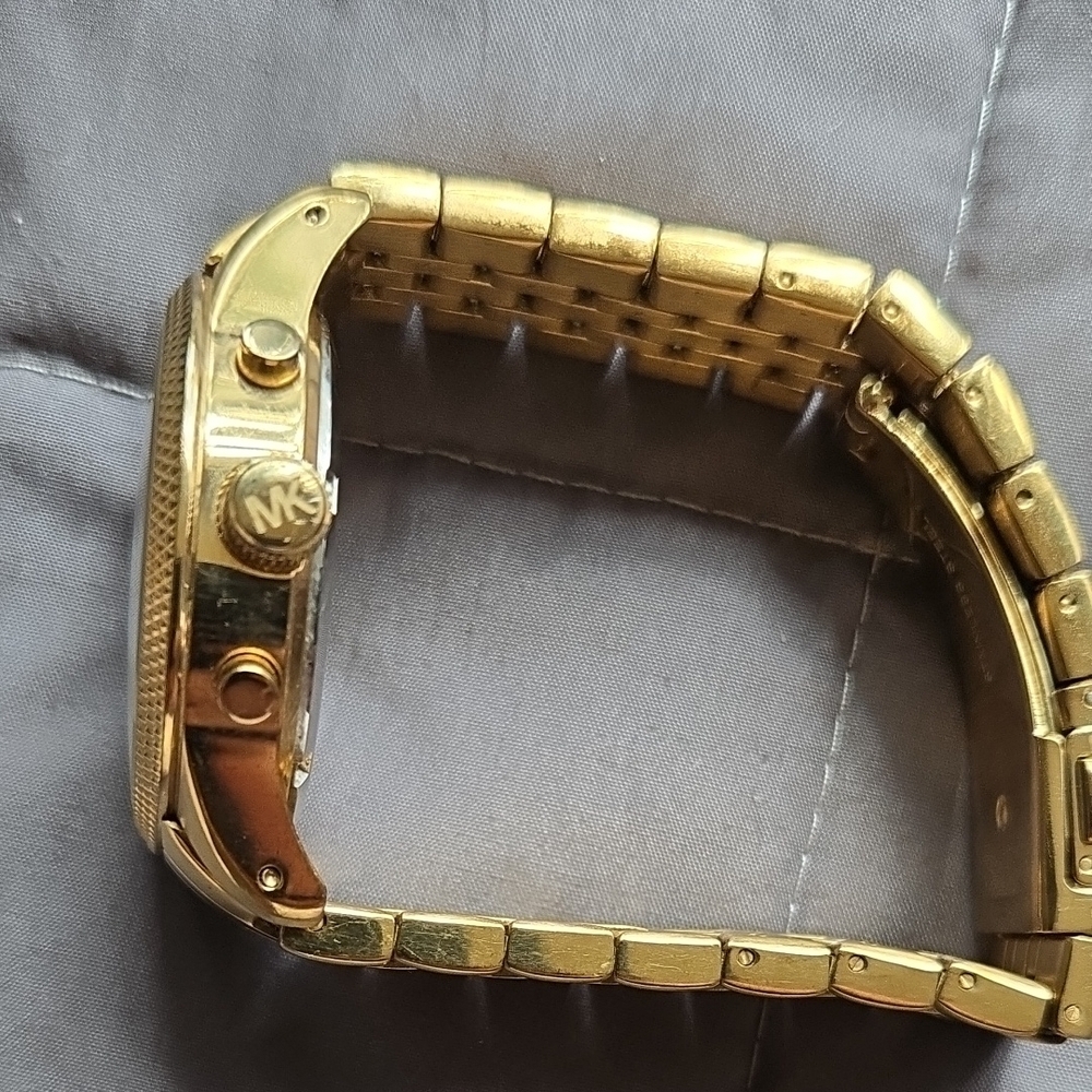 Michael Kors Gold Watch 7 Inch Long - Picture 8 of 8